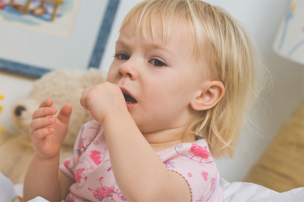 Защо детето кашля след сън