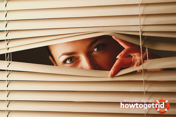 Как да измиете силно замърсени щори