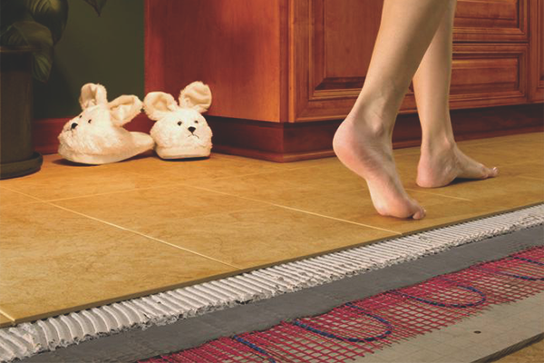 Как да направите топъл под в частна къща