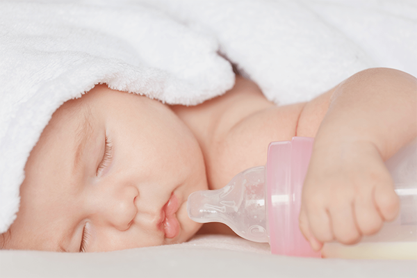 Как да отбиете дете от бутилката