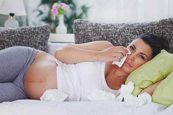 Как да се третира хрема през бременността