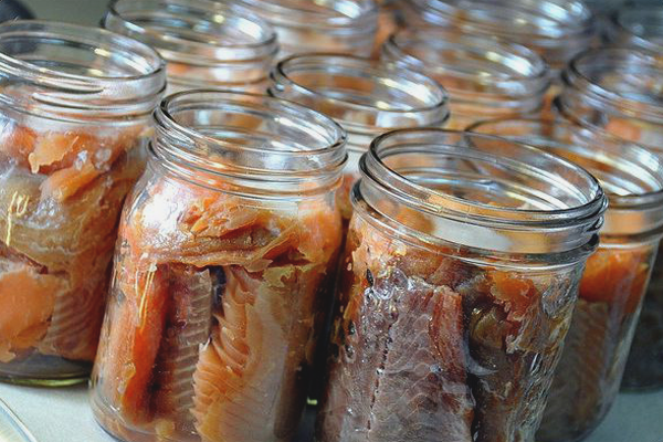 Как да направите консерви риба
