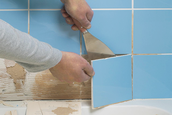 Как да премахнете старите плочки от стените на банята