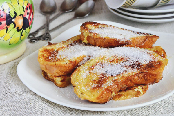 Крутони с мляко и яйце