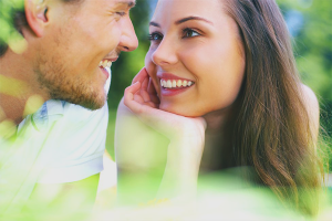  Как да разберем, че момиче е влюбено в теб