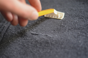  Как да премахнете пелетите от дрехите