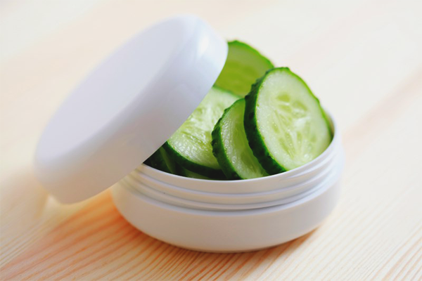 Маска за лице с краставици