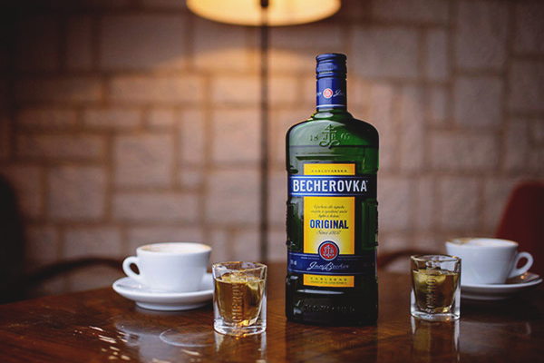 Как да пия Becherovka