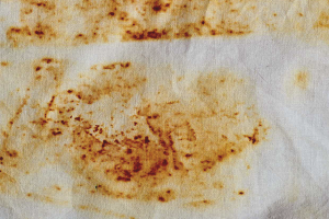  Как да премахнете ръждата от бели дрехи