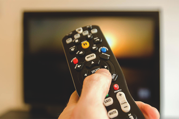 Как да почистите устройството за дистанционно управление на телевизора