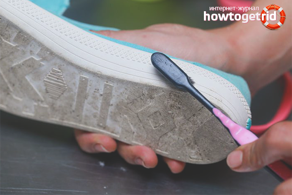 Подметка за обувки на бели маратонки