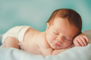  Възможно ли е новородено сън в стомаха