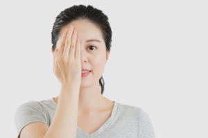  Едно око вижда по-лошо от другото.