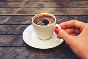  Кърмещо кафе