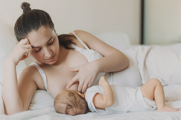 Колко може да кърмите след алкохол